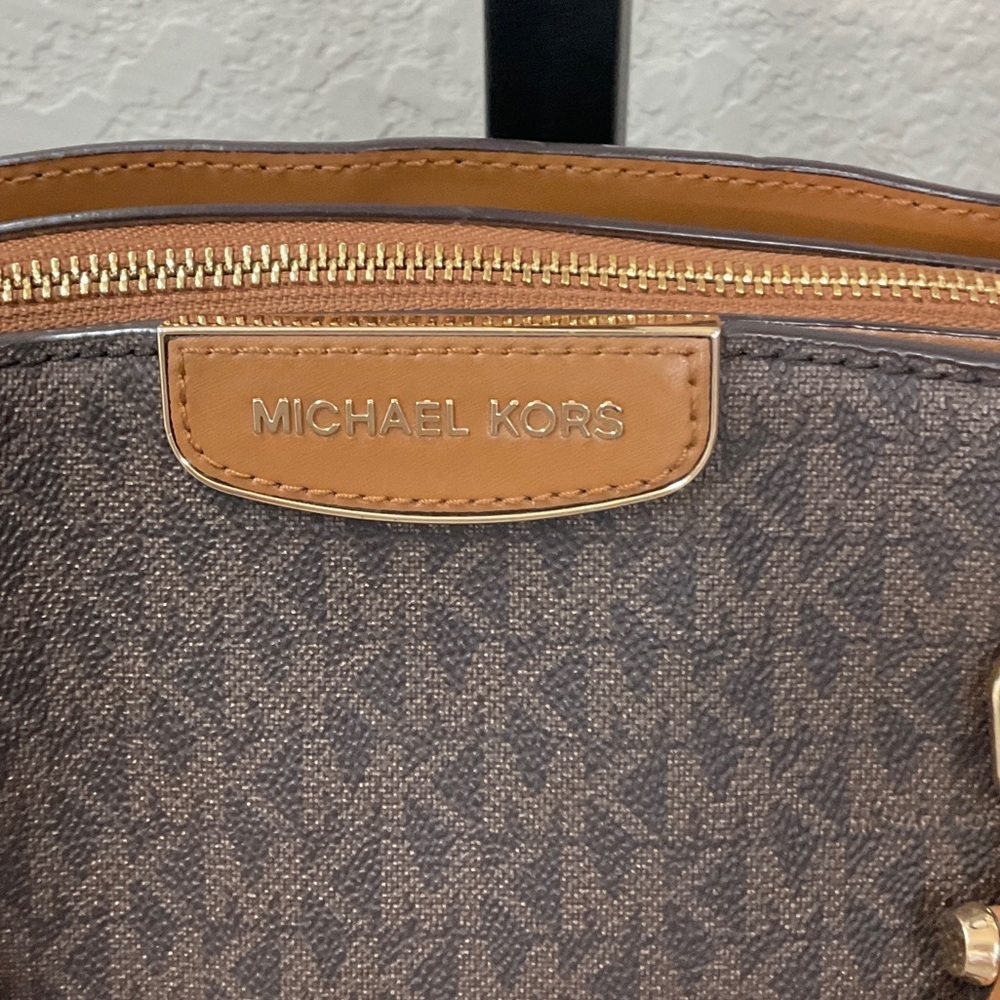 Michael Kors NEW Brown and Tan Shoulder Bag with small white mark - Picture 2 of 5